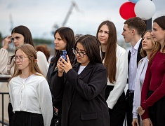 Коллективную свадьбу провели на берегу Зеи в Благовещенске