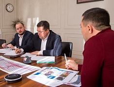 Ход строительства крупнейшего в Благовещенске объекта обсудили на совещании в городской администрации