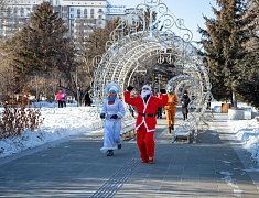 В Благовещенске состоялся новогодний забег в карнавальных костюмах