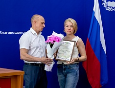 В Благовещенске работников торговли отметили Почетными грамотами