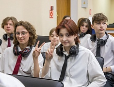 Специалисты управления по развитию потребительского рынка и услуг провели для десятиклассников конкурс КВН