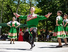 В Первомайском парке прозвучали задорные казачьи песни
