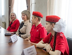 В Благовещенске чествовали известных благовещенцев — Елену Пастухову и Василия Семёнова. Они стали наставниками месяца