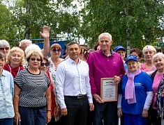 Мэр города Олег Имамеев поприветствовал старшее поколение на празднике в Горпарке