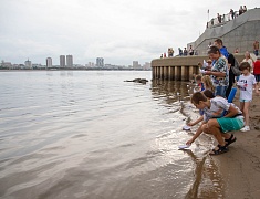 В Благовещенске прошла акция, посвященная Дню памяти детей-жертв войны в Донбассе