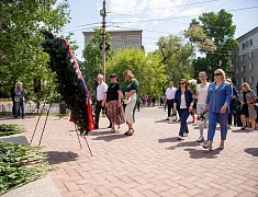 В день города прошли торжественные церемонии возложения цветов