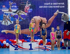 В Благовещенске прошли соревнования по художественной гимнастике "Новогоднее конфетти 2022"