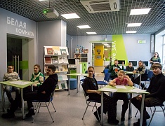 В Благовещенске детям участников СВО вручили новогодние подарки и билеты на праздничные мероприятия