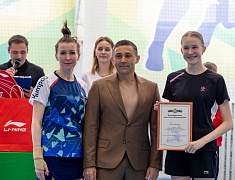 В честь Года семьи в Благовещенске провели семейный бадминтон