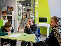 В Благовещенске детям участников СВО вручили новогодние подарки и билеты на праздничные мероприятия