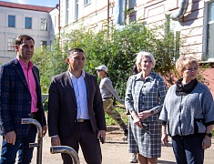 Мэр Олег Имамеев оценил ход работ на стадионе Алексеевской гимназии