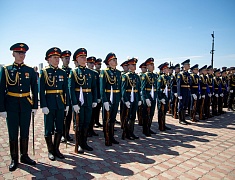 В амурской столице в преддверии Дня Победы подняли Копию Знамени Победы