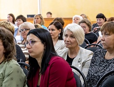 Стартовала традиционная августовская конференция, на которой встретились педагоги и родители