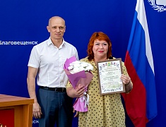 В Благовещенске работников торговли отметили Почетными грамотами
