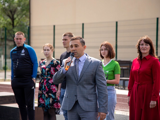 На базе стадиона гимназии №1 стартовали «Футбольные каникулы»