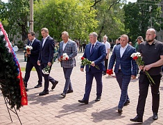 В день города прошли торжественные церемонии возложения цветов