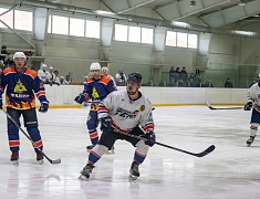 Соревнования по хоккею памяти Героя России Владимира Барахтенко прошли на стадионе «Спартак»