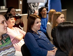 Беременным благовещенкам рассказали о пользе аэробики, о питании и воспитании