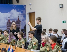 Специалисты управления по развитию потребительского рынка и услуг провели для десятиклассников конкурс КВН