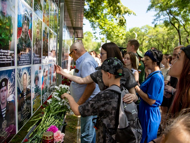 В Благовещенске открыли временный мемориал памяти участников локальных войн и конфликтов