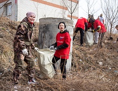 Мэр Благовещенска Олег Имамеев вместе с фан-клубом города очистил еще одну городскую территорию