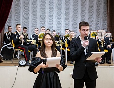 В Благовещенске в танце закружились более сотни студентов