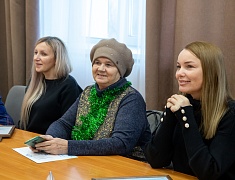 Мэр Благовещенска Олег Имамеев наградил победителей конкурса "Город в праздничном наряде"