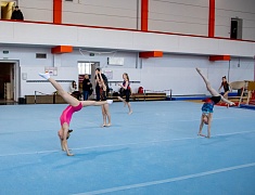 На юбилейные соревнования по спортивной гимнастике в Благовещенск прибыли спортсмены из Дальнего Востока и Сибири