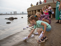 В Благовещенске прошла акция, посвященная Дню памяти детей-жертв войны в Донбассе