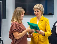 В областной библиотеке открыли выставку рисунков и подвели итоги конкурса «Нам дороги эти позабыть нельзя»