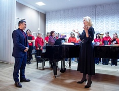 Мэр Благовещенска Олег Имамеев вручил кубок наставнику месяца