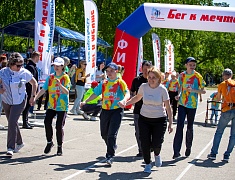 Забег «Я могу» собрал на стадионе «Юность» сотню ребят с ограниченными возможностями здоровья