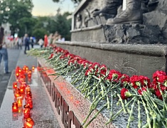 В Благовещенске на площади Победы зажгли «Свечи памяти»