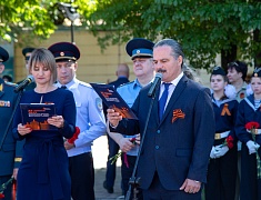 Цветы в память о подвиге советских солдат возложили в Благовещенске