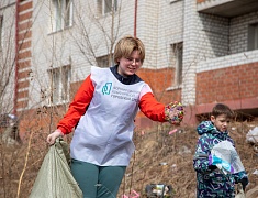Мэр Благовещенска Олег Имамеев вместе с фан-клубом города очистил еще одну городскую территорию