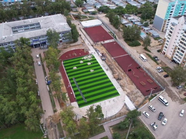 В новом учебном году ребята двух школ в Благовещенске будут заниматься на обновленных стадионах 