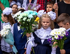 Мэр Олег Имамеев побывал на линейках в нескольких городских школах