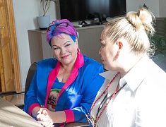 Заместитель мэра Благовещенска Виктория Хопатько встретилась с дальними родственниками Михаила Ломоносова и Виктора Евсеева