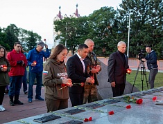 Цветы в память о подвиге советских солдат возложили в Благовещенске