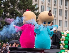 Шествие трудовых коллективов отгремело в Благовещенске!