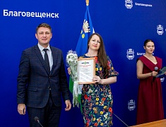 В Благовещенске работников торговли отметили Почетными грамотами