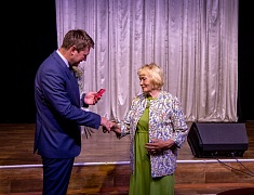 Знаки «50 лет Байкало-Амурской магистрали» вручили благовещенцам