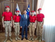 В Благовещенске чествовали известных благовещенцев — Елену Пастухову и Василия Семёнова. Они стали наставниками месяца