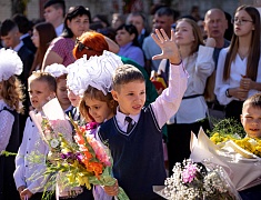 В школах Благовещенска прошли торжественные линейки