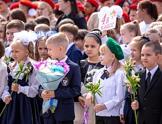 Мэр Олег Имамеев побывал на линейках в нескольких городских школах