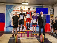 В Благовещенске прошло первенство по тяжёлой атлетике