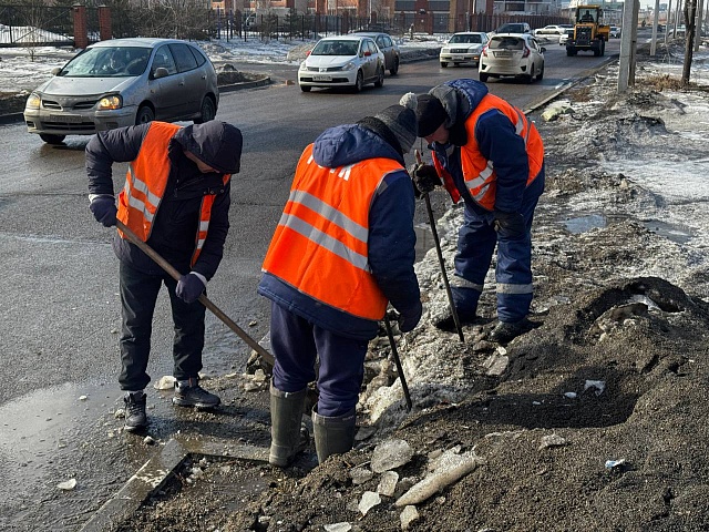 Первые ливневые колодцы в Благовещенске расконсервировали на улице Василенко