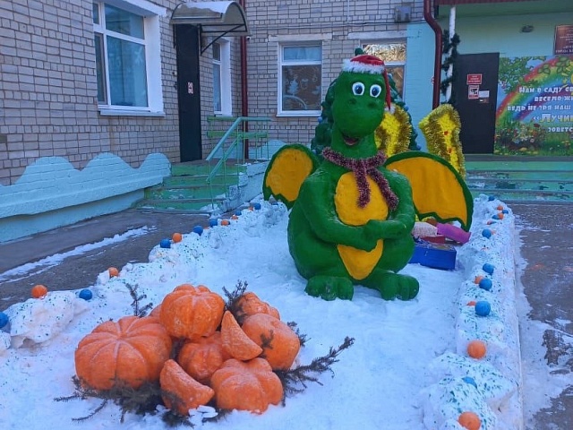В Благовещенске подвели итоги конкурса на лучшее новогоднее оформление территории среди школ и садиков
