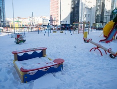 Дмитрий Гумиров вручил ключи от благоустроенных квартир первым новосёлам 