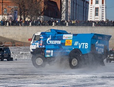Автомобильные гонки в рамках Международного российско-китайского фестиваля зимних видов спорта